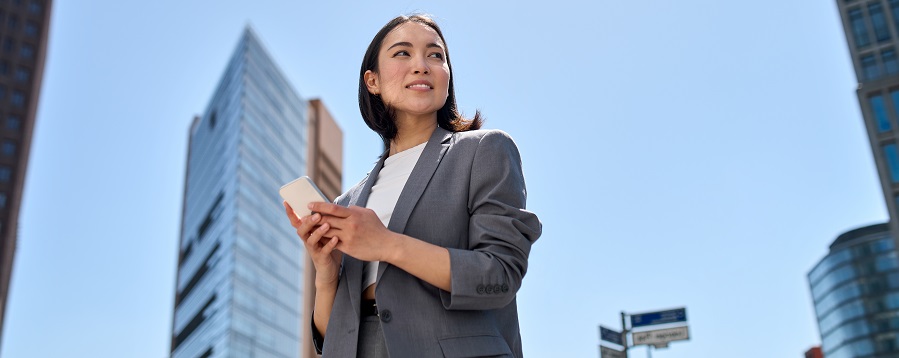 woman holding cell phone - photo