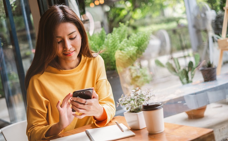 woman banking on her phone